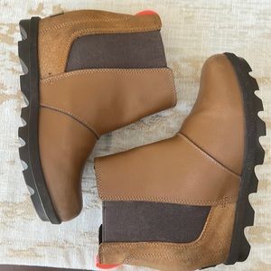 Used Sorel Girls Joan of Arctic Wedge Chelsea Boots Camel Brown Cordovan Size 3